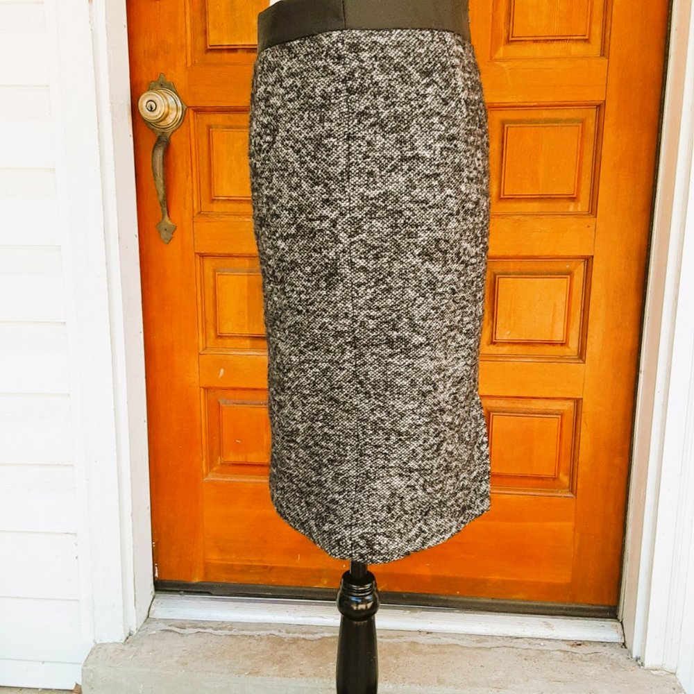 Bowden Wool Blend Skirt 6P with Black Waist Band. Back Slit. Fully Lined - Picture 4 of 11